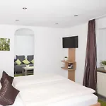 מלון Garni Burg Waldenstein 3*